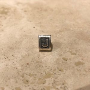 Pandora charm J silver- used